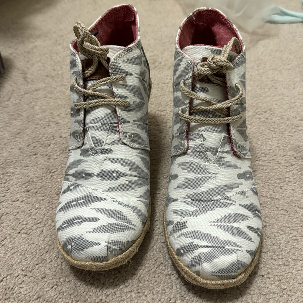 Toms wedge bootie size 9